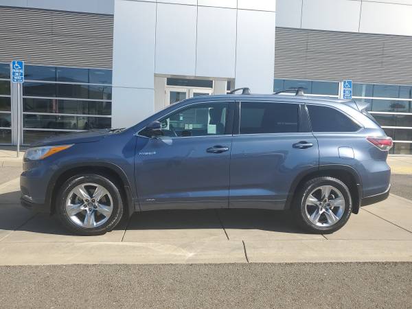 ¡Muy limpio y completamente equipado! 2016 Highlander Hybrid Limited AWD - $21,999 (Butte County)63617772123905121