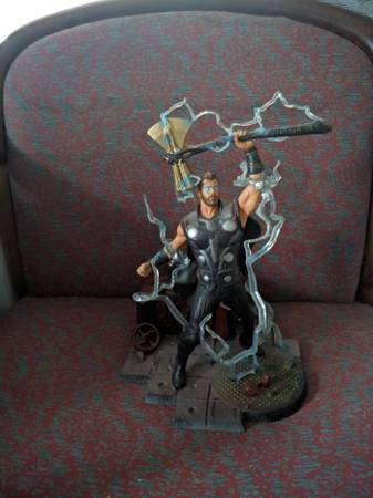 Thor Avengers Infinity War PVC Statue Figurine Diamond Select toy 1