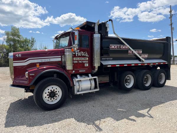 2001 Freightliner FLD