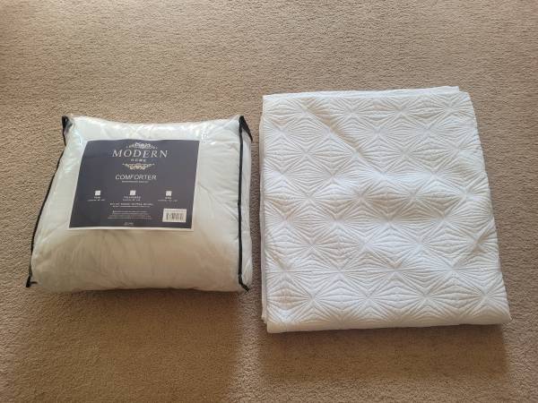 Full/Queen Comforter and  King Size Quilt White. Brand NEW 1