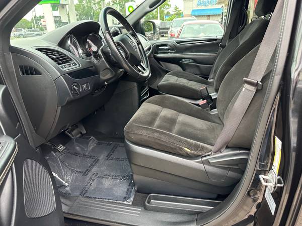 2017 Dodge Grand Caravan SE Plus ** 121,481 Millas ** 1 Dueño - $8,495 (Peabody)63615566523777124