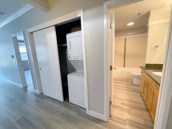 $2,250 / 1br - 760ft2 - 1BR 1BA apt, Generous cabinets & closets, Modern kitchen, W/D inside (Seattle, Belltown, Downtown)63808131203843124
