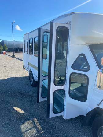 Ford 1098 Shuttle Van - $8000 (Tukwila, Washington)63476026590467123