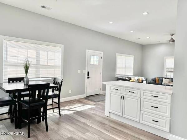 $1950.00 / 3br - 1320ft2 - 1409 E 6th Ct.63910446869122123