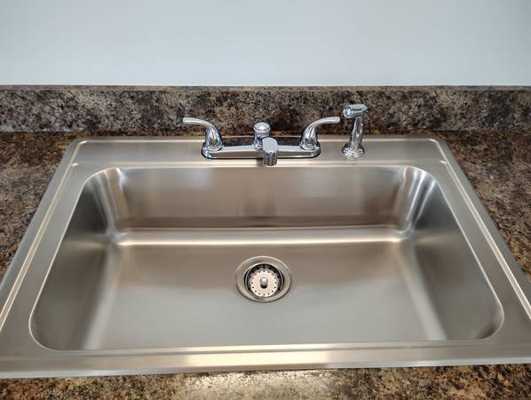 $1,000 / 1br - 800ft2 - Newly Renovated 1BR 1 Bath Apartment for Rent (Parksley)63839300534785124