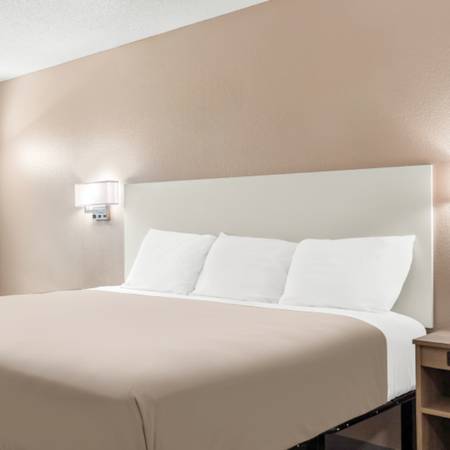 $310 / 1br - New Guest Special - Huge 1st Week Discount! (148 Regency Park, O'Fallon, IL)63770186859139123