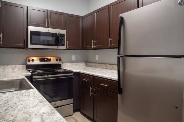 $1,295 / 1br - 842ft2 - Outstanding Goodlettsville location! Our views are fantastic! (Goodlettsville)63680301152769120