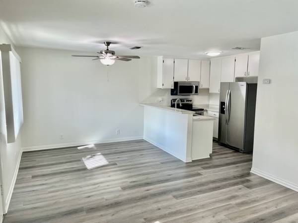 $1,895 / 2br - Reformado - Piscina Impecable - Lavandería en el lugar - Complejo Cerrado - (Palm Desert, Indio, Bermuda Dunes, La Quinta)63668371123073123