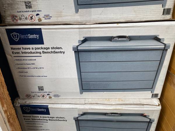 BenchSentry Smart Contactless Delivery Vault 1