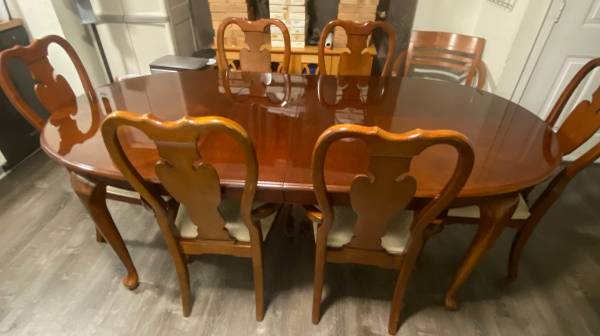 Thomasville Solid Cherry Dining Table and 6 Chairs - Queen Anne Style 1