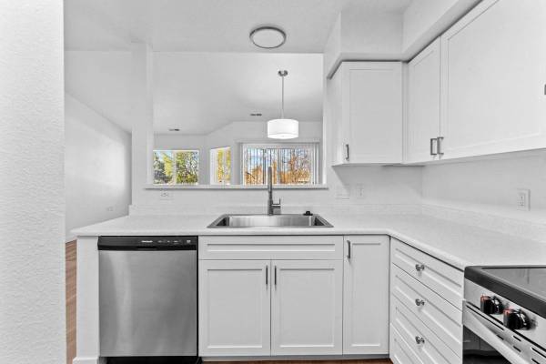 $1,550 / 2br - 767ft2 - Cocina completamente equipada, área de barbacoa mejorada y picnic, admite mascotas (Boise Idaho)63981532259970123