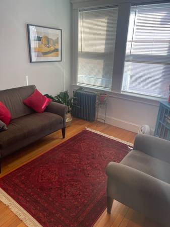 $300 / 300ft2 - PT sublet -Sunny and comfortable therapist's office outside Harvard Sq (Cambridge)64213545815297120