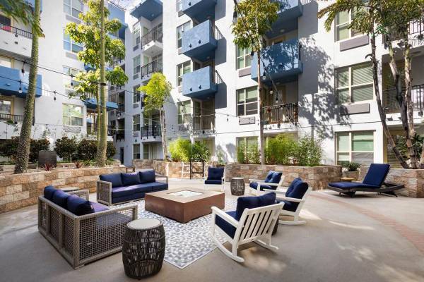 $2,035 / 460ft2 - Estás aquí. Estás en casa. Estás feliz. (East Village)63865814319105123
