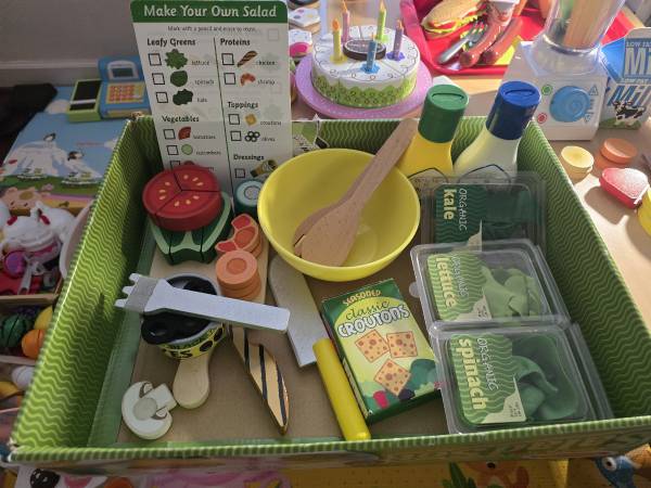 Melissa & Doug Juego de comida de juguete para ensalada para cortar y lanzar - $10 (GAITHERSBURG)63470818465281121