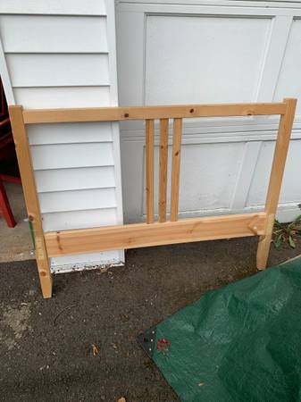 Twin Bed Frame inVery Good Condition 1