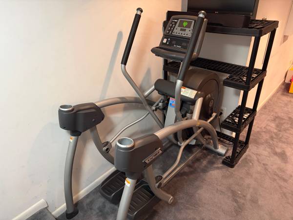 Cybex Arc Trainer 360A Elliptical 1