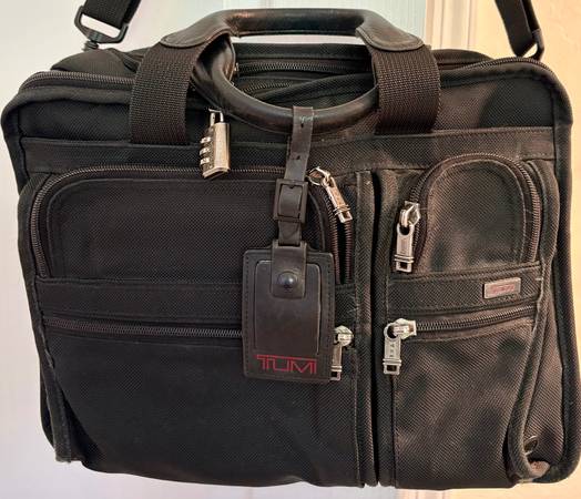TUMI Expandable laptop case Alpha 26031D4 mint 1