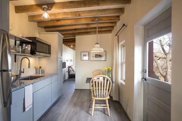 $100 / 1br - 450ft2 - Renovated Loft steps from Santa Fe Plaza, Canyon Road & Railyard Distr63806118617347123