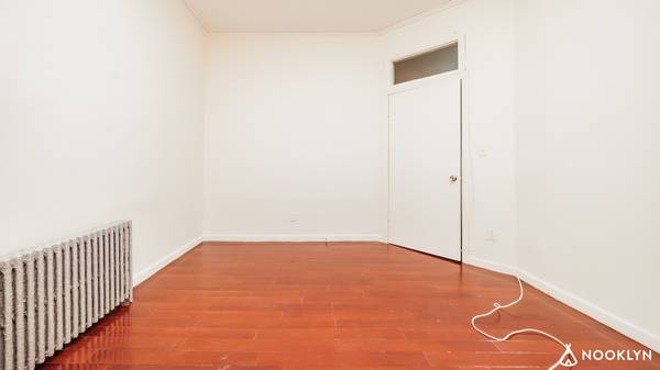 $5,850 / 3br - Amplio 4BR – Ladrillo a la Vista, Cocina de Acero Inoxidable y Acceso a Azotea (Fort Greene)63689827219203123