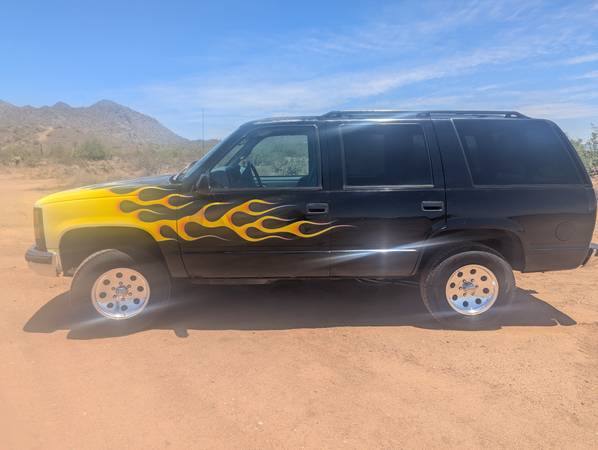 1995 GMC Yukon SLT 4x4 con solo 132,000 millas - $4,999 (Carefree HWY y 7th Street)63612839069571122