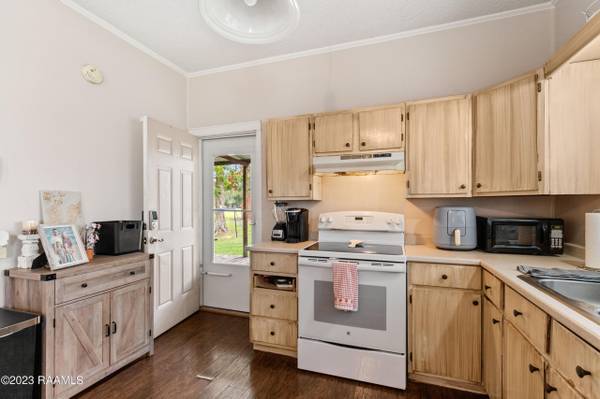 $1,200 / 1br - 750ft2 - Cajun cutie con 1 dormitorio, 1 baño en un gran terreno campestre ubicado (Breaux Bridge)63857515085443122