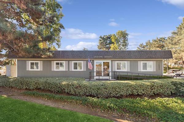 $3,005 / 3br - 1065ft2 - Assigned parking, 8 convenient laundry care centers (San Diego, Poway, Penasquitos, Mira Mesa, Scripps Ranch)63663871789569122