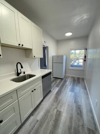 1/2 Off First Month's Rent, 1Bdrm,1Bath - 3220 Fruitvale Avenue-Unit 2 1