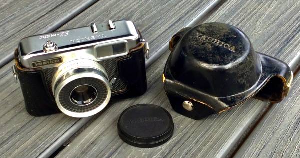 Yashica EZ-Matic Film Camera 126 Film 1:2.7 f=37mm Lens 1