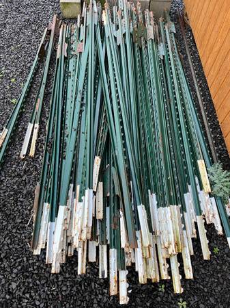 100+ green 6 foot  tall t-posts 1