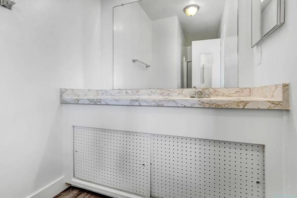 $1,850 / 1br - Laundry On-Site | Vinyl Plank Flooring | 1+1 in Hollywood, SPECIALS (Hollywood)63893108186754122