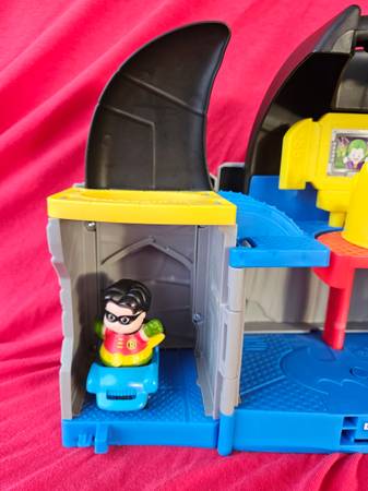 Fisher Price Little People Juguete DC Super Friends Conjunto de Juego Batcave - $30 (Tacoma)63439448716675122
