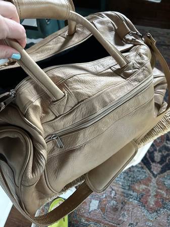 Bolsa deportiva de cuero - $95 (Bellingham)63435862100611124