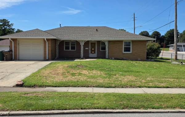 3 BR 1 Bath West Des Moines brick ranch. 1