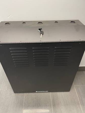 MAINFRAME Server / Equipment Cabinet 1