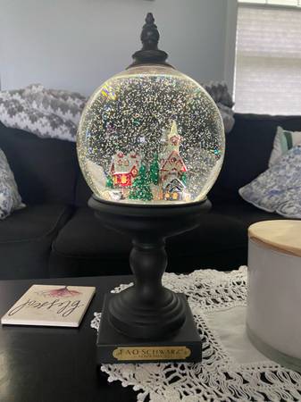 Snow globe 1