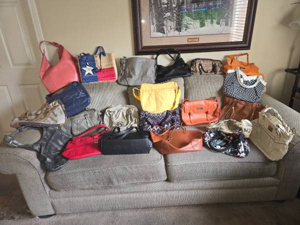 WOMEN'S PURSES 1