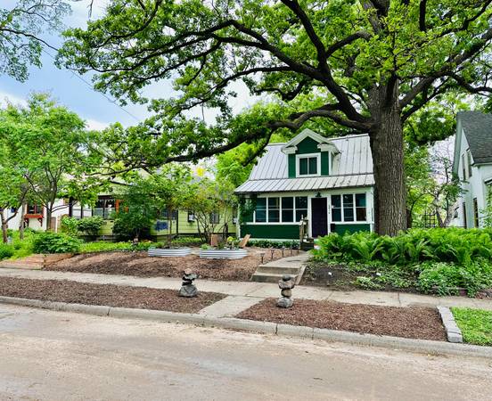 Cozy 1 BR/1BA Cottage in Longfellow - Forested Lot + Outdoor Space 1