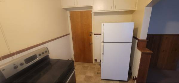 $1150.00 / 2br - 1000ft2 - 2 bedroom in a 2 family ! Quiet, family oriented street!63974611956610123