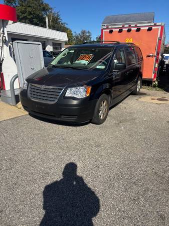 2010 Town and Country Minivan 1