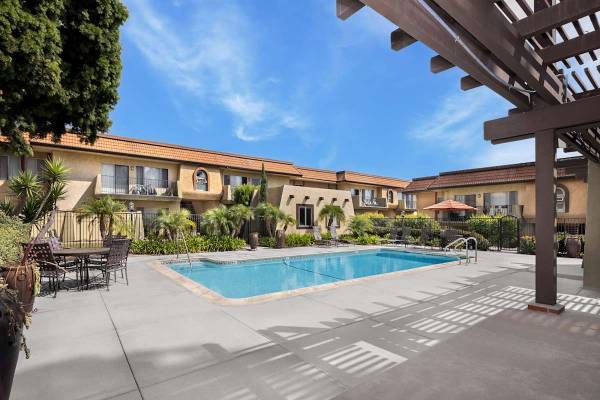 Gas Barbeque Grill Area, Business Center, Spacious Closets 1