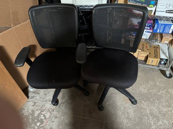 2 Black Mesh Back Office/Desk Task Chairs w/ Armrests, Casters 1