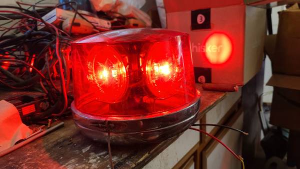 EMERGENCY LIGHT-DIETZ 2-11 4 BULB RED LIKE NEW 1