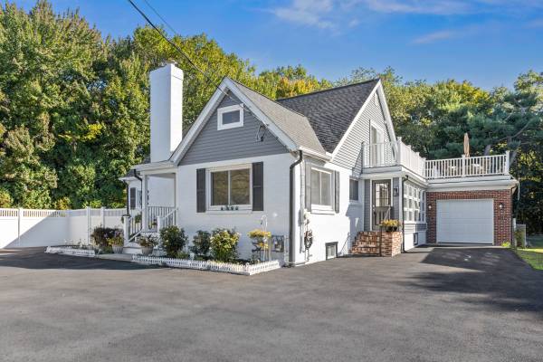 $970,000 / 6br - 2989ft2 - OPEN HOUSE TODAY! 12pm-2pm - 6Bdrm Walnut St Home offers Inlaw Posss (Saugus)64295205922946121
