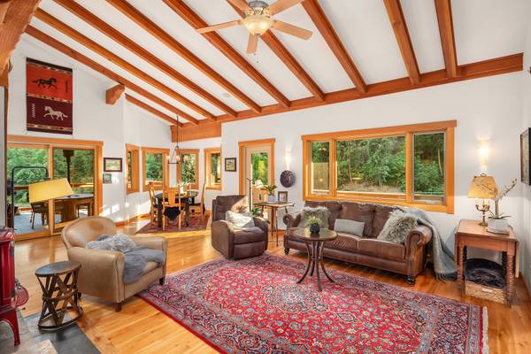 $2,995,000 / 5br - 3198ft2 - 951 Willems (Leavenworth)63690737438977124