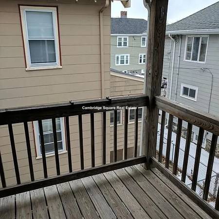 $2,900 / 3br - 1100ft2 - Dos niveles 3 hab/1 baño en Medford Disponible 9/1 (Medford)63655181812611124