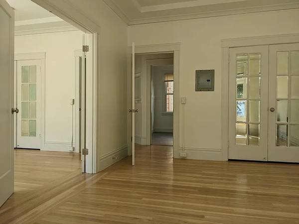 $950 / 1br - Remodeled 1 bedroom in the heart of the Mission 140 Julian Ave! (San Francisco)63785452690819121
