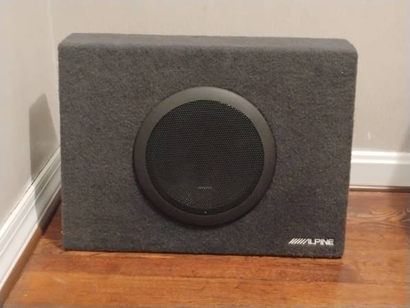 Alpine 10" Subwoofer Enclosure 1