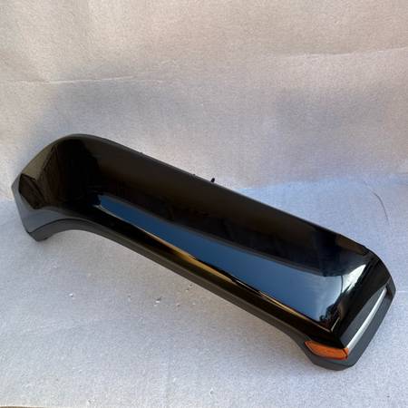 2018-2026 Jeep Wrangler Gladiator Front Right Fender Flare Molding OEM 1