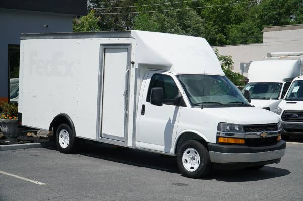2021 CHEVROLET EXPRESS 4500 CAMIÓN DE CAJA 14 PIES DE CARGA - EXCELENTE CAMIÓN - $17,993 (KENNESAW)63620302096129122