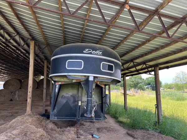 20 foot Delta livestock trailer 1